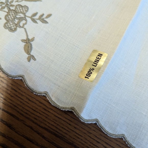 COPY - Irish Linen Vintage place mats and napkins. 4 of each. Floral Embroidery… - Picture 6 of 8